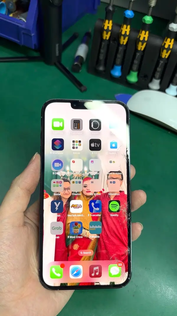 iPhone 13 Pro Max Glass Repair – A Brother's Trust