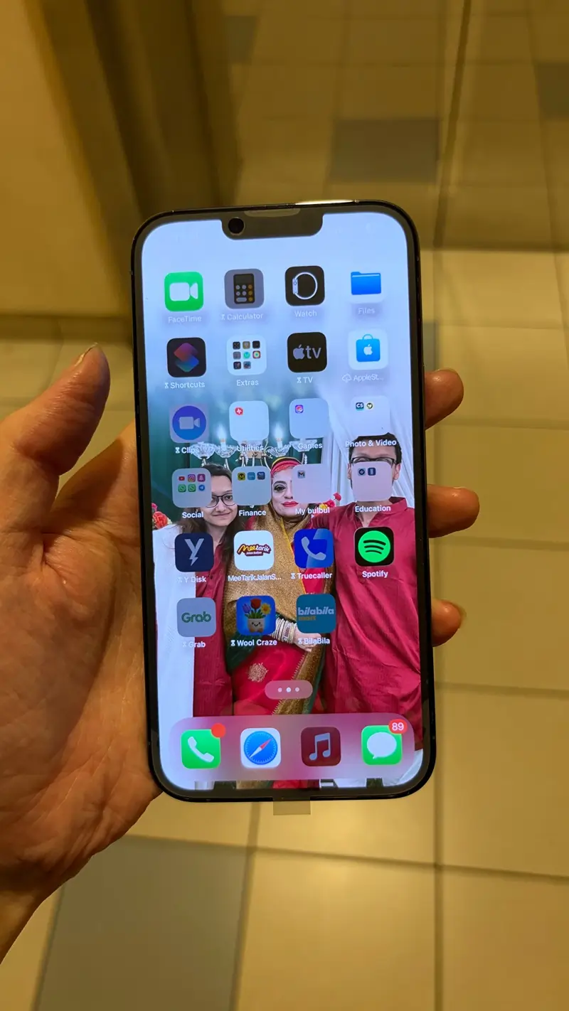 iPhone 13 Pro Max Glass Repair – A Brother's Trust