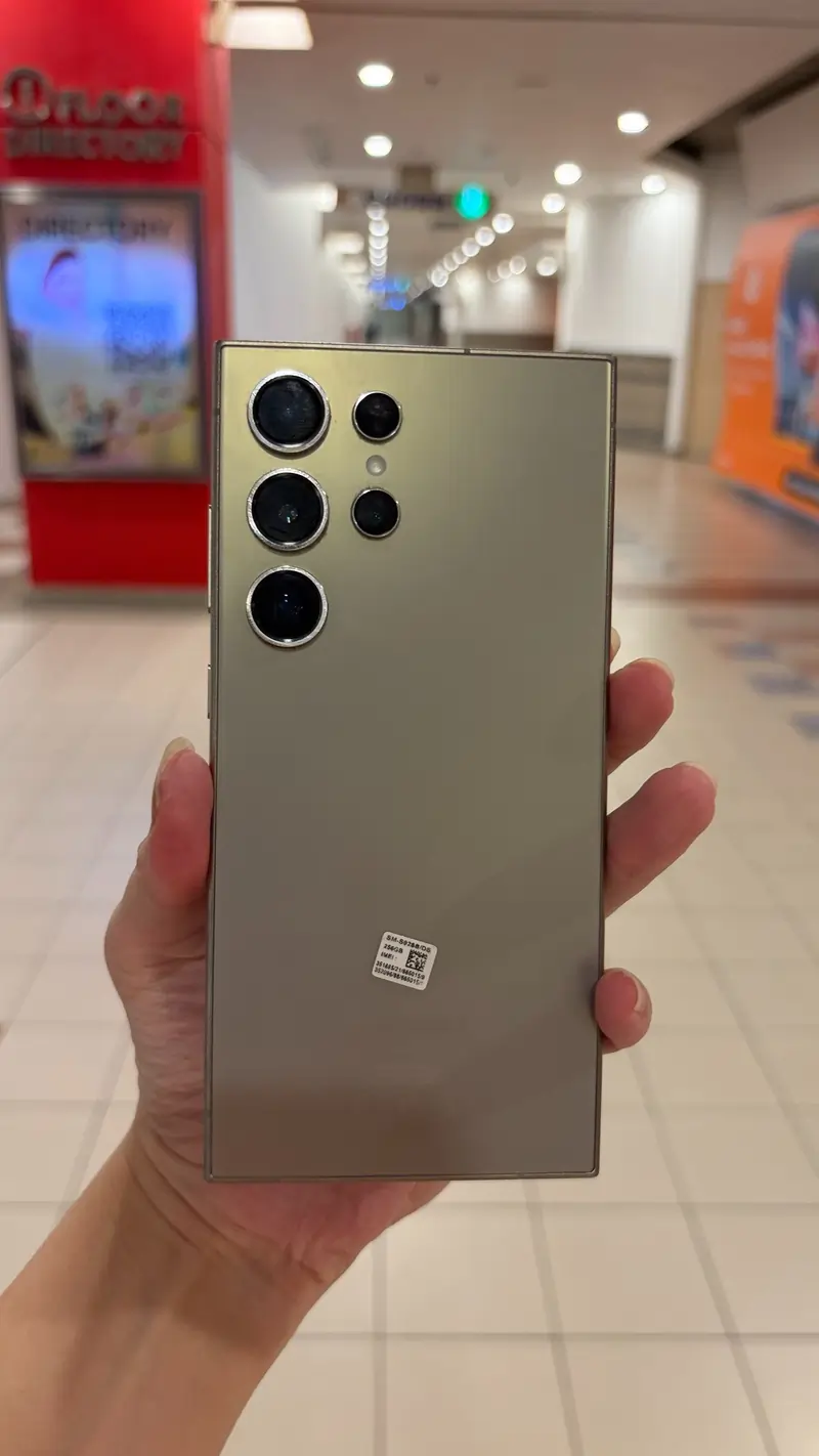 Tourist from France Discovers Glass-Only Repair in Bukit Bintang