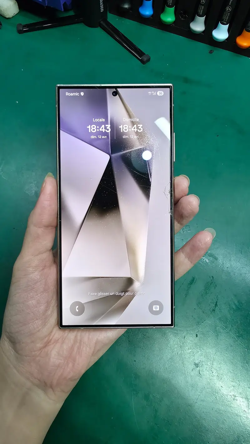 Tourist from France Discovers Glass-Only Repair in Bukit Bintang